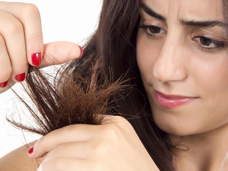 Tình trạng tóc bị hư tổn bắt nguồn từ nhiều nguyên nhân 