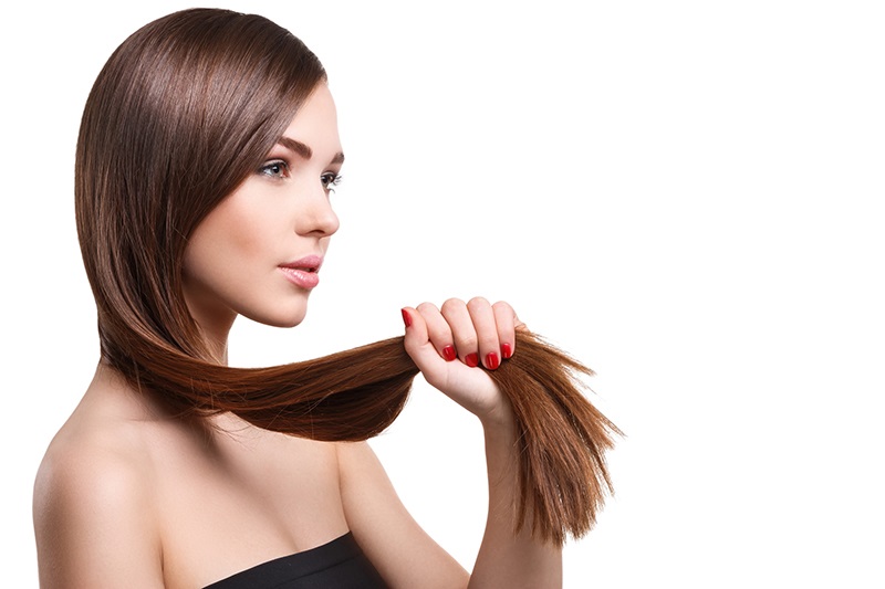 Sử dụng dầu xả giúp tóc suôn mượt