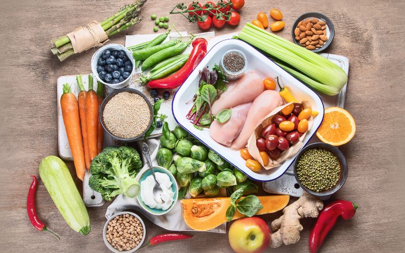 Eatclean là chế độ giảm cân ăn kiêng ưu tiên các loại thực phẩm sạch và hạn chế những loại thực đã được chế biến sẵn