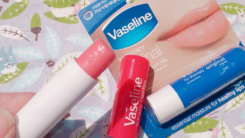 Dưỡng môi Vaseline hiệu quả, giá sinh viên