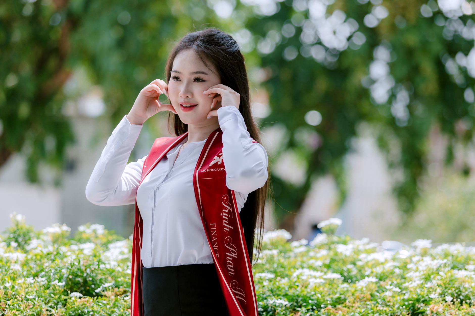 Chọn đồng phục văn phòng nữ tôn dáng, hợp làn da từng người Chọn đồng phục văn phòng nữ tôn dáng, hợp làn da từng người